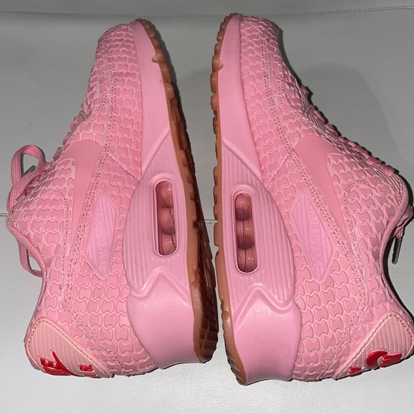 Nike AIR MAX 90 Shanghai Space Pink
TREAT YOURSELF Must Win Cake sneaker Barbie - Picture 8 of 12